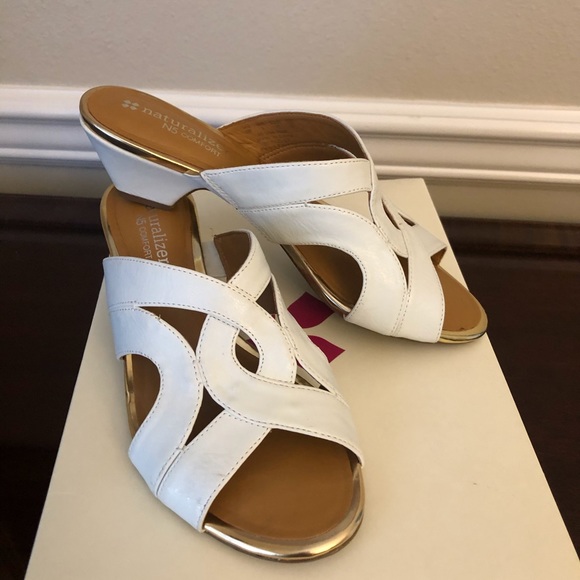 naturalizer slip on sandals